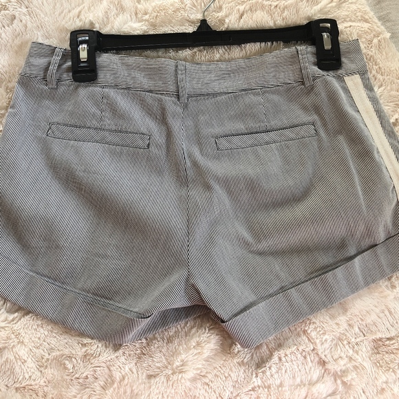 JOIE shorts - Picture 3 of 3